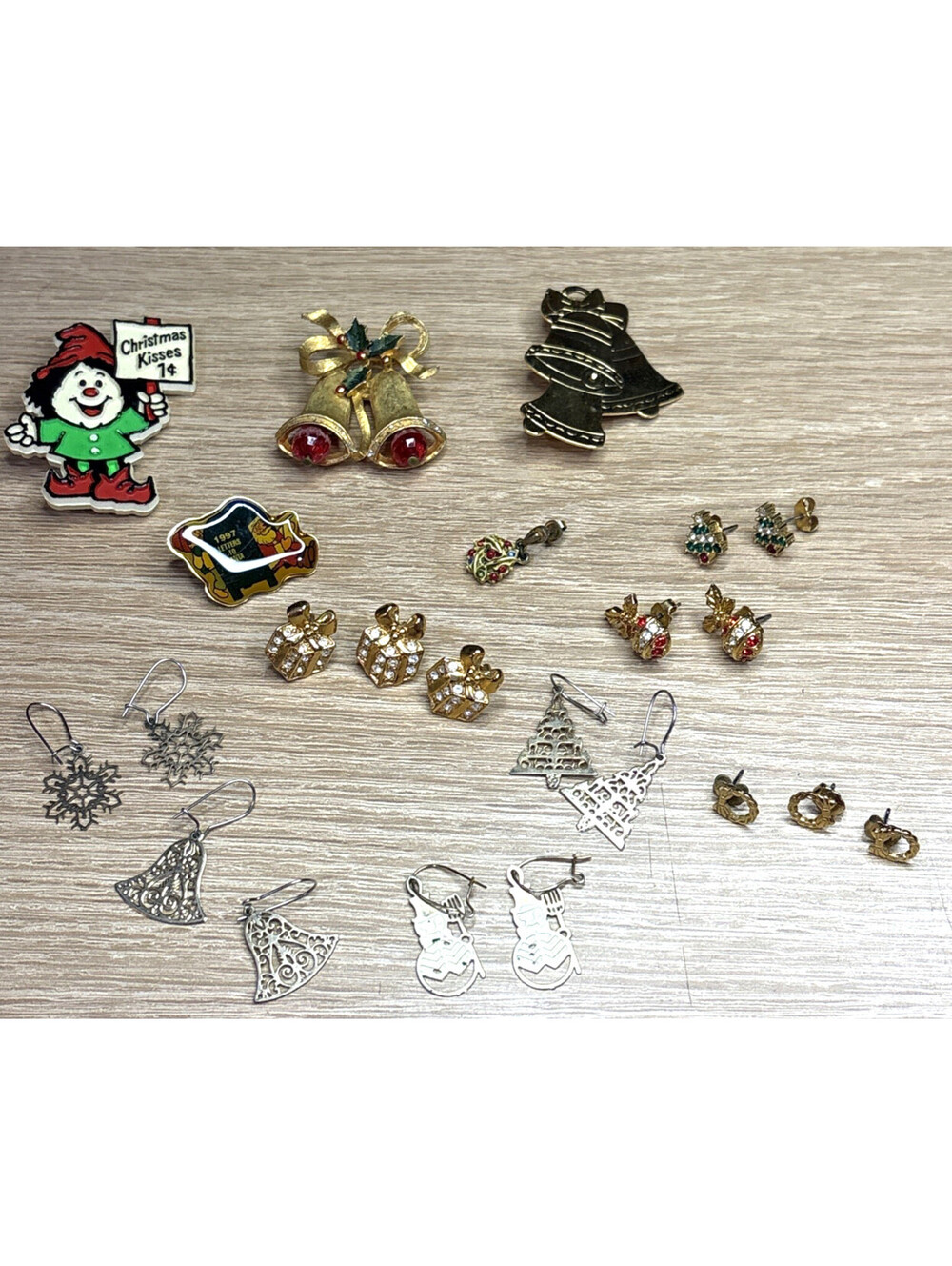 Lot Of Christmas Pins, Brooches And Earrings - Avon, Hallmark ++